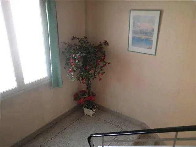 Hotel Central Hotel 2*